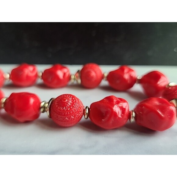 Red Plastic And Gold Tone Metal Beaded Necklace Vintage, READ DESCRIPTION - Picture 5 of 10
